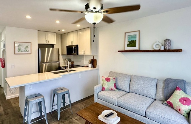 Cozy Kailua condo all to yourself, Only a 5 minute walk to Kailua Town 7/30