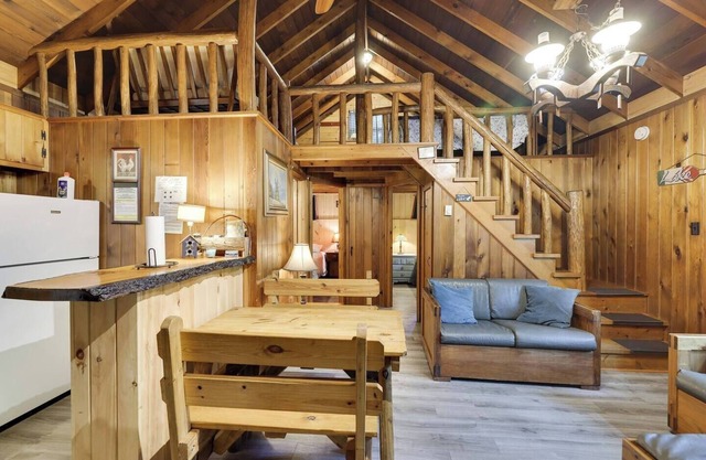 Cozy Lake Cabin #2 w/boatdock