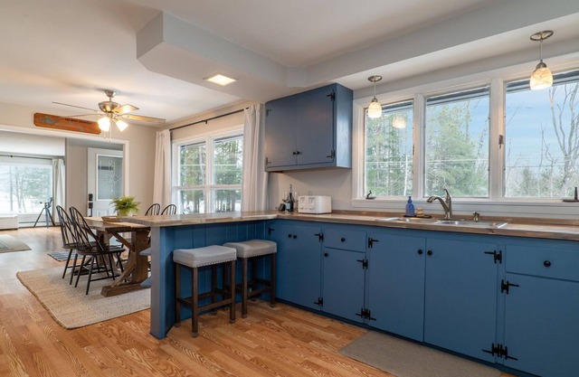 Cozy lakehouse overlooking the Great Sacandaga