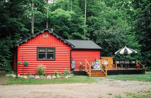 Cozy Lil Red Cabin; Water Frontage, Dog Friendly!