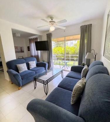 Cozy Little Spot! 2BR, 1st Level, Near Airport