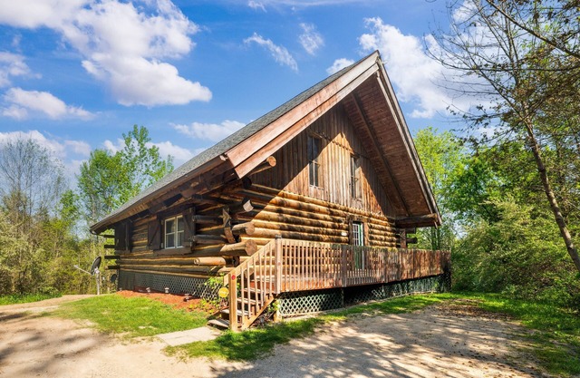 Cozy Log Cabin on 15 acres, with private lake, 1 mile from Lake Michigan