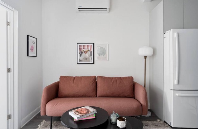 Cozy\Modern 2 bedrooms heart of Mile End