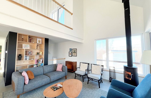 Cozy modern beach retreat,