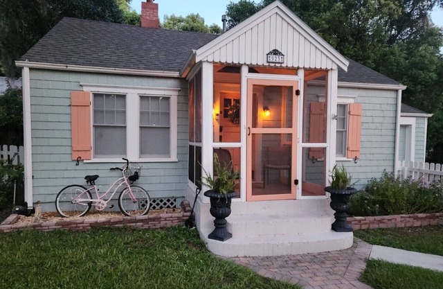 Cozy Mount Dora Cottage/Walk Downtown/Pet Friendly/Fenced Yard