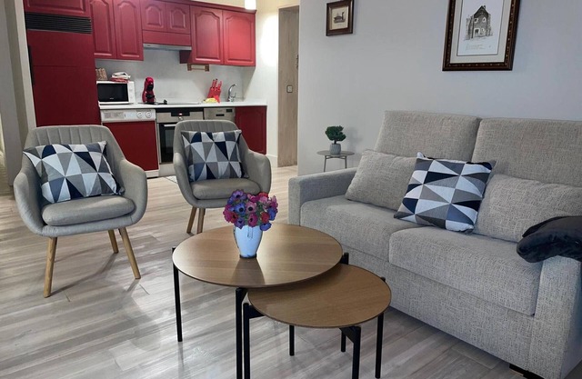 Cozy Mountain Apartment with Pool, Gym, and Parking near Jaca Center