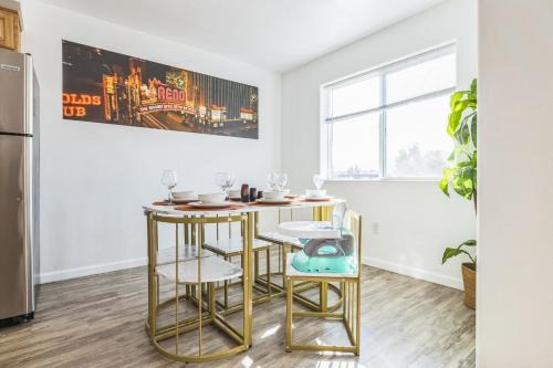 Cozy Mountain View Retreat in Reno