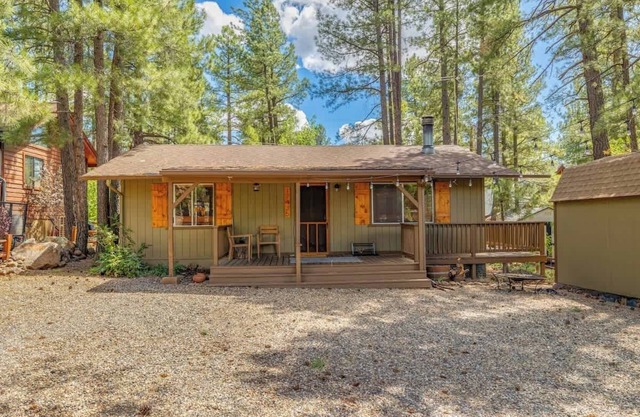 Cozy Munds Park Cabin with Private Hot Tub