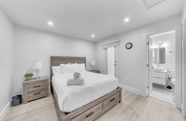 Cozy Mykonos Home 2/2 | Charming Duplex Retreat