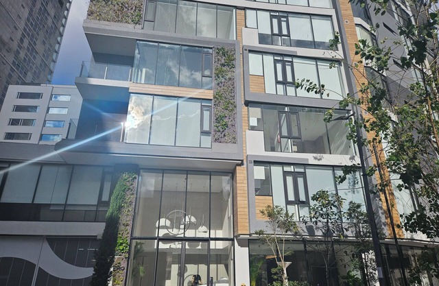 Cozy new studio in Harmony Building with incredible communal areas.