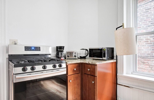 Cozy North End 1BR steps from Harborwalk by Blueground