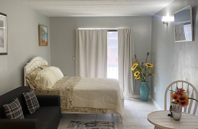 Cozy Paradise at Seaview Condos