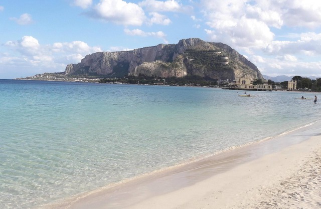 Cozy penthouse with panoramic terrace 50 meters from Mondello beach