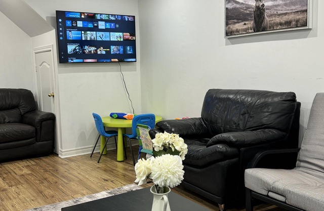 cozy private basement Richmond Hill