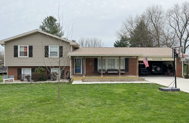 Cozy, private basement in quaint, Madison, IN with WiFi, fitness room, backporch