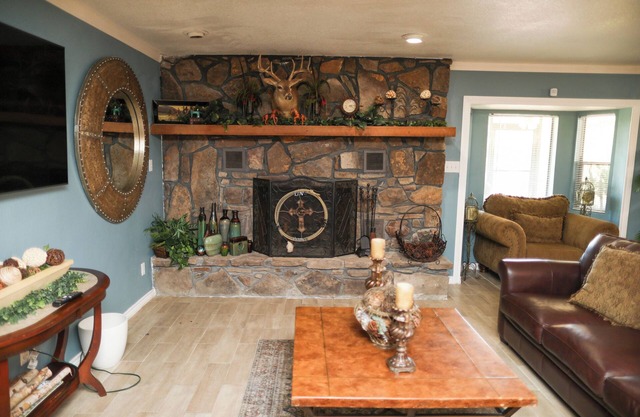 Cozy riverfront home!