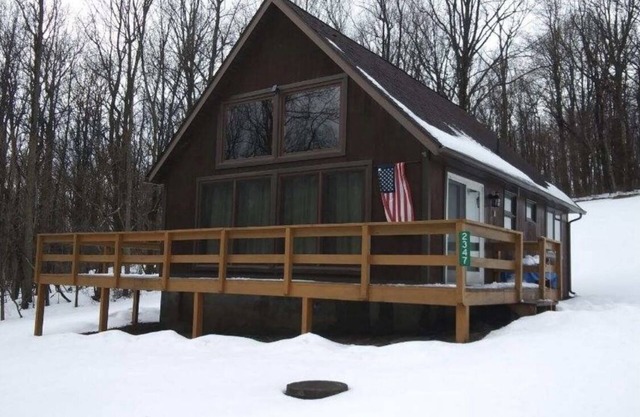 Cozy rustic A-Frame close to Seven Springs and Hidden Valley