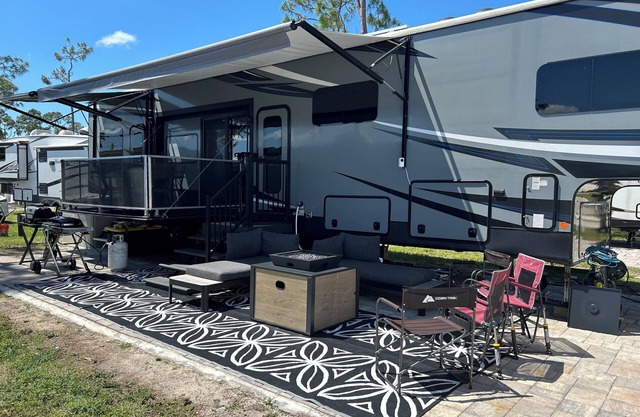 Cozy RV in a quiet Resort