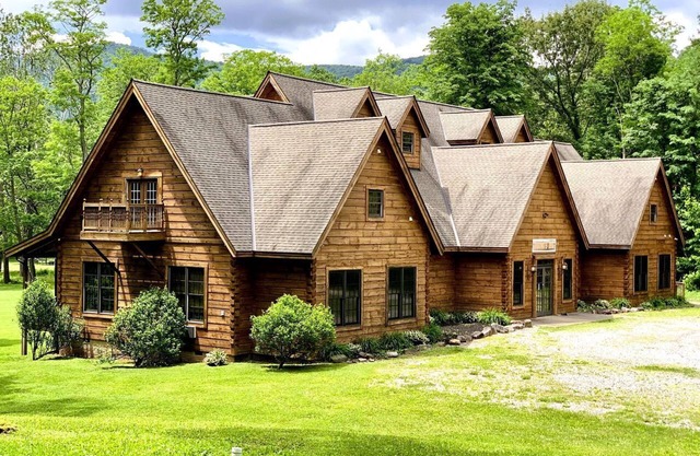 Cozy Secluded Wooden Cabin in Monterville, West Virginia