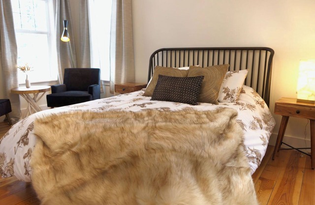 Cozy Shawnigan Lake Carriage House