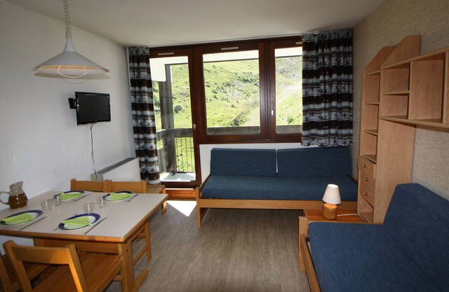 Cozy Studio for 4 with Mountain View, Near Ski Lifts and Shops