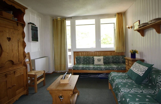 Cozy Studio in Tignes with South-Facing Balcony, 150m from Slopes