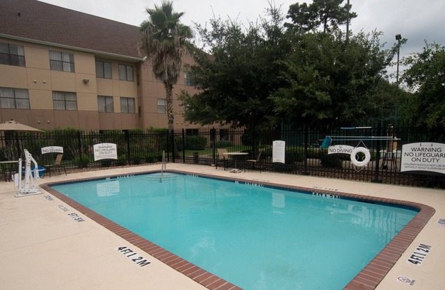 Cozy Studio + Free Breakfast | Swim in the Outdoor Pool, Soak in the Hot Tub