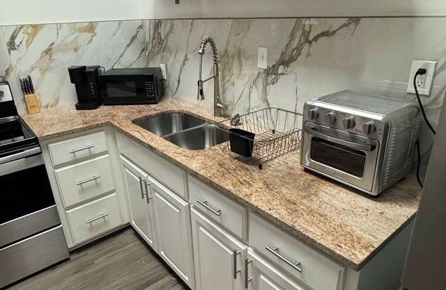 Cozy studio in Baker La with WiFi, AC the perfect home away from home.