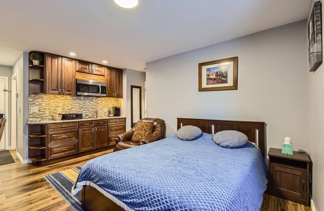 Cozy studio with fitness room and AC in delightful Greenwood Village