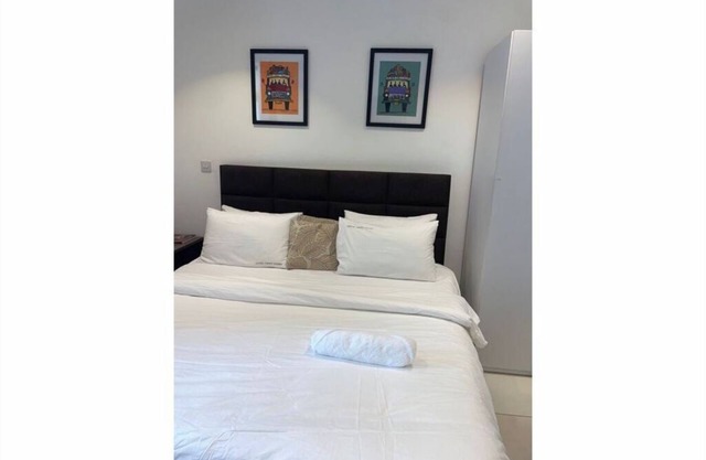 Cozy studio with AC and fitness room and swimming pool in lovely Cantonments