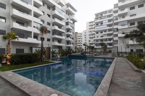 Cozy studio with great pool views