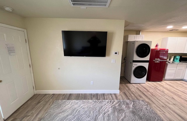 Cozy studio with AC and WiFi in delightful Golden Valley