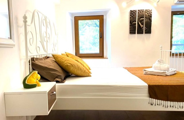 Cozy Studio With Views of the Charming Garden