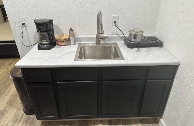 Cozy studio with WiFi, fitness room in charming Carter Lake