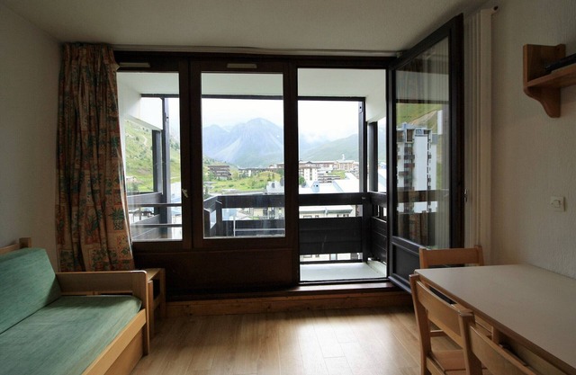 Cozy Studios in Tignes with Mountain Views, Balcony, Near Ski Lifts and Shops