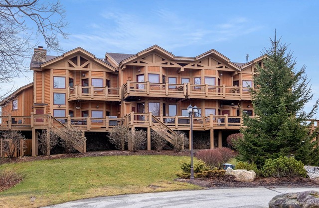 Cozy top of the mountain retreat at 7Springs Resort