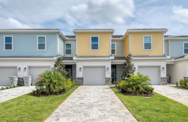 Cozy Townhome near Disney with Resort & Waterpark Access - 7920DS