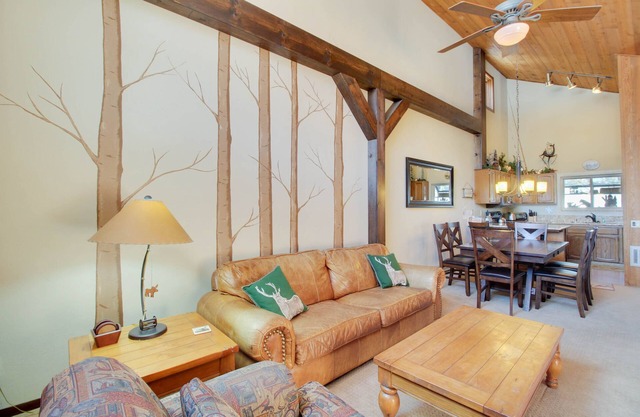 Cozy Townhome Near Skiing with Fireplace & Shared Pool, Hot Tub Access