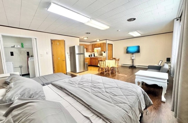 Cozy Unit with Attached Garage