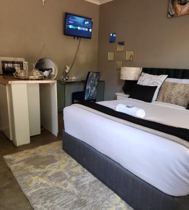 Cozy Urban Oasis in Hatfield