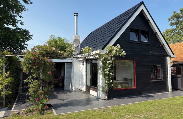 Cozy vacation home with beautiful garden