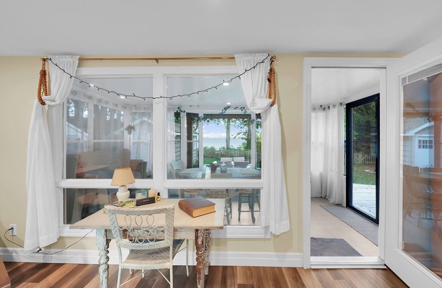 Cozy Waterfront Cottage!