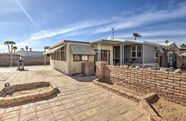 Cozy Yuma Retreat w/Furnished Patio & Grill!