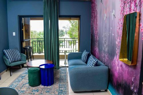 CozyHome Near Airport with pool gym and 24hour security