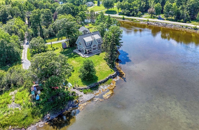 Creek House| Oceanfront Home in Second Peninsula