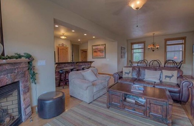 Creekside Home - Great Location & Private Hot Tub!