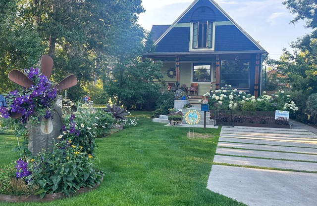 Creekside setting right near downtown and Bogert Park