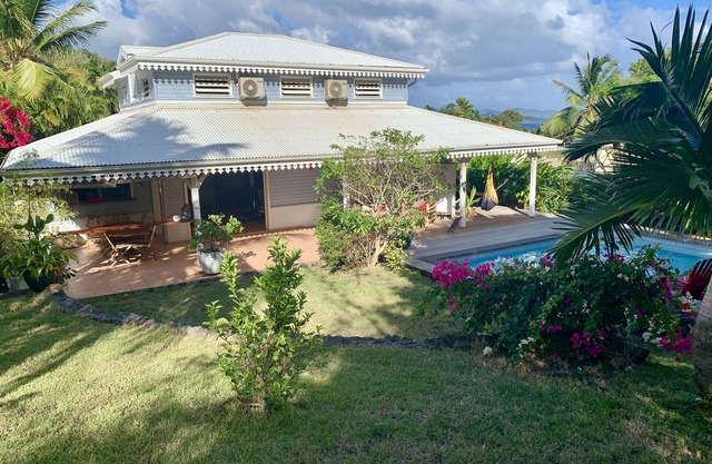CREOLE VILLA WITH SWIMMING POOL 200m FROM THE BEACH