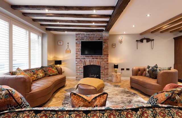 Crippens, Scrumdiddlyumptious, Historic, Wood Fire,Parking, EV, Dead Center