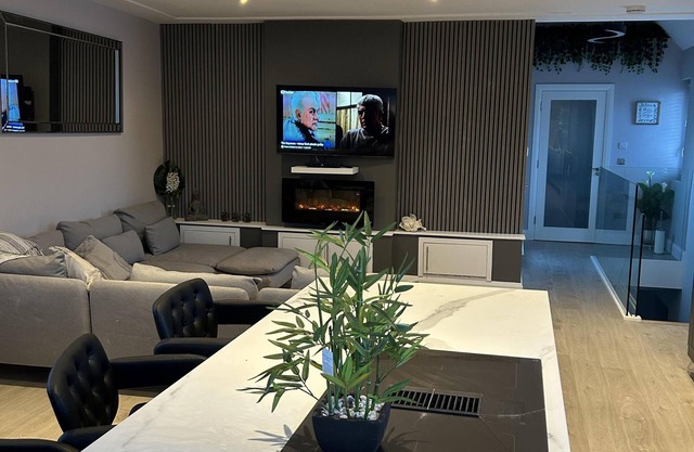 Croke Park, 3-beds, Sleeps 6